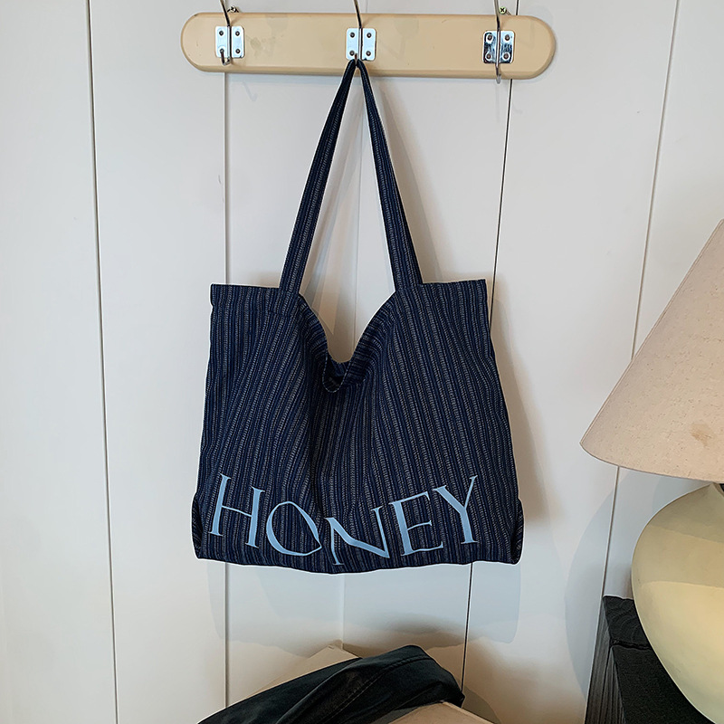 Korean-style fashionable casual letter bag, large-capacity single-shoulder crossbody bag, denim striped canvas bag, versatile commuting bag for women Specification drawing