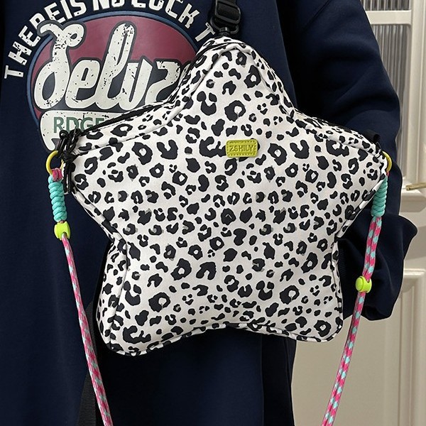 Personalized Star Backpack 2025 Spring New Style Korean Version fashionable leopard print single-shoulder bag for women Large capacity crossbody bag full figure