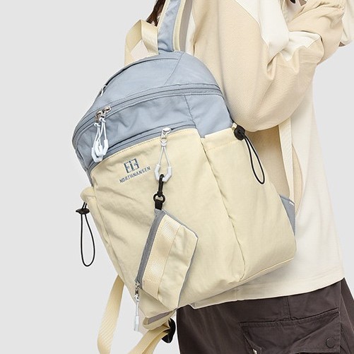 A new high-appeal niche backpack with contrasting colors, a fresh college style backpack, an outdoor sports bag, and a large-capacity backpack full figure
