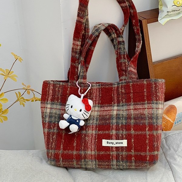 Woolen checkered large bag for women, a new and fashionable 2024 college student class bag, a popular commuting underarm bag for autumn and winter Application Scenario