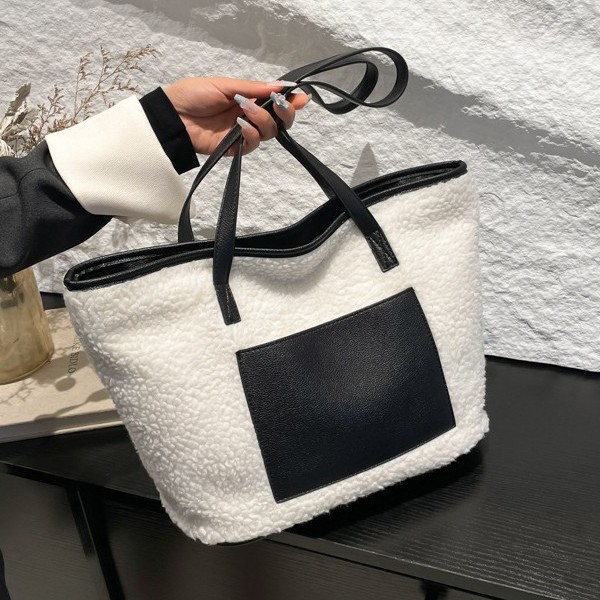 A new, fashionable, large-capacity, retro commuter plush patchwork single-shoulder bag for women's cross-border autumn and winter underarm tote Application Scenario