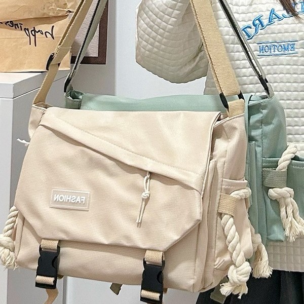 The trend of Japanese-style Harajuku retro workwear crossbody bags, large-capacity postman bags for Korean students, and single-shoulder bags for men full figure