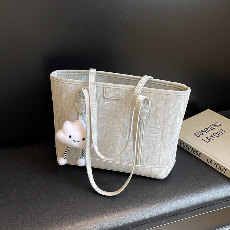 Tote bag, large-capacity single-shoulder bag, hand-carry, stylish and casual bag, young and individualistic, 2024 new trendy large bag details Picture
