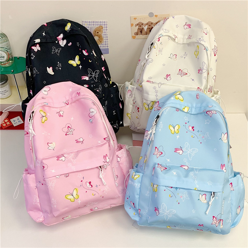The cute backpack for young girls is versatile and lightweight. The ins backpack has a large capacity and is suitable for students' college birthdays. It has a high level of appearance Application Scenario