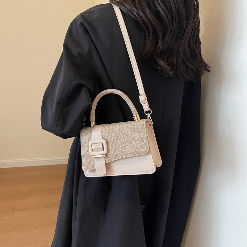 Retro and elegant small square bag for women 2023 autumn new style, fashionable and trendy single-shoulder bag, casual commuting crossbody bag for women Application Scenario