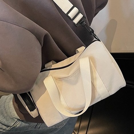 Solid-color zipper single-shoulder bag, commuter bucket bag, tote bag, underarm niche trendy single-shoulder, internet-famous crossbody bag Specification drawing
