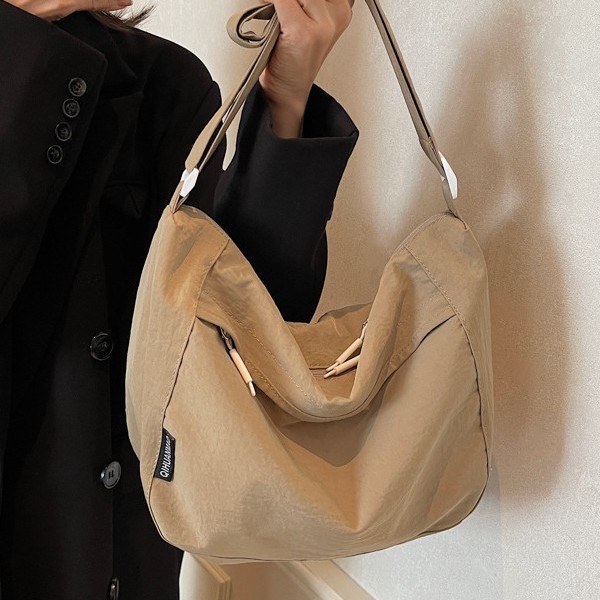 Japanese canvas bags, large-capacity single-shoulder bags for women, lightweight and casual, and Instagram niche crossbody bags for students in 2025 Specification drawing