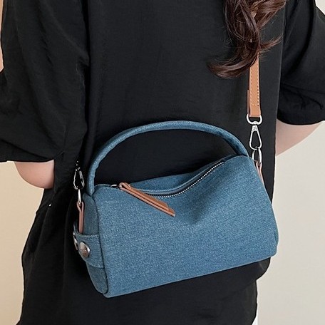 A new summer denim bag from South Korea in 2025, featuring a niche design and an Instagram-style, retro, commuting, and high-end single-shoulder underarm bag Specification drawing