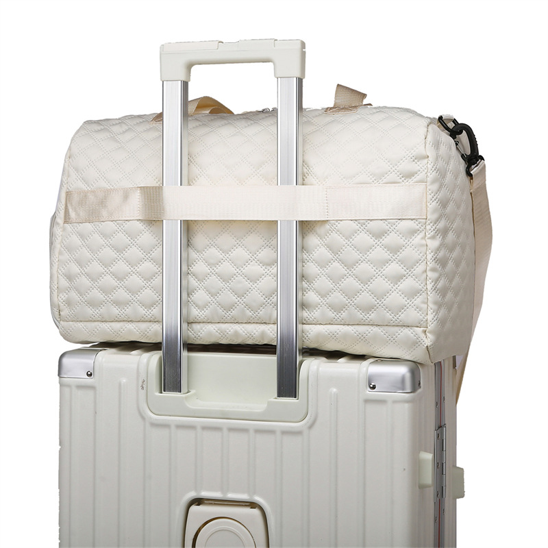 New dry-wet separation multi-functional collapsible handle travel bag, large-capacity women's sports and fitness bag, business trip luggage bag Application Scenario
