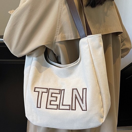 Fashionable design Korean-style three-dimensional embroidered commuting canvas tote, artistic, casual and versatile student single-shoulder bag full figure
