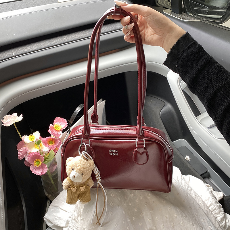 Women's 2025 new style Korean niche high-end single-shoulder bag, large-capacity commuting underarm bag, fashionable baguette bag full figure