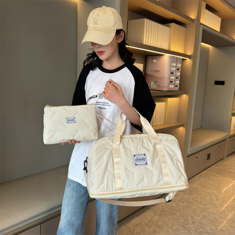This multi-functional large-capacity luggage bag can be used to carry suitcases, short-distance hand-held travel bags, and waterproof storage bags for business trips and travels details Picture
