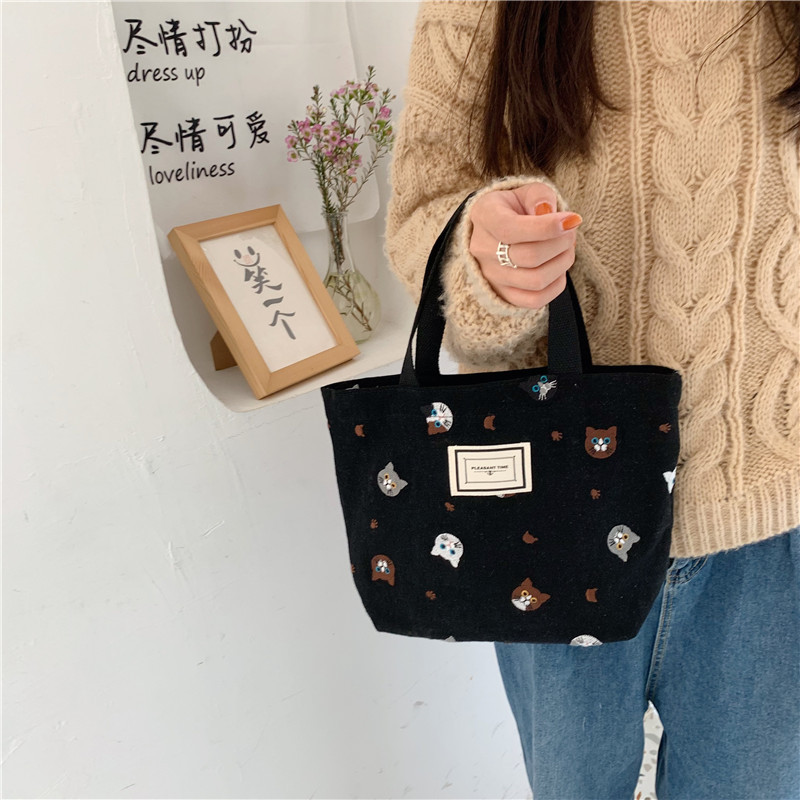 11262 Japanese embroidered cat handbag, Korean-style artistic and cute bento bag, small cloth bag for students to carry to work Application Scenario
