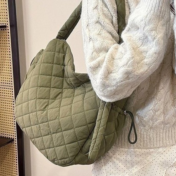 Simple and trendy large-capacity tote bag, autumn and winter women's bag, fashionable single-shoulder bag, diamond-patterned cotton jacket bag, fashionable crossbody bag details Picture