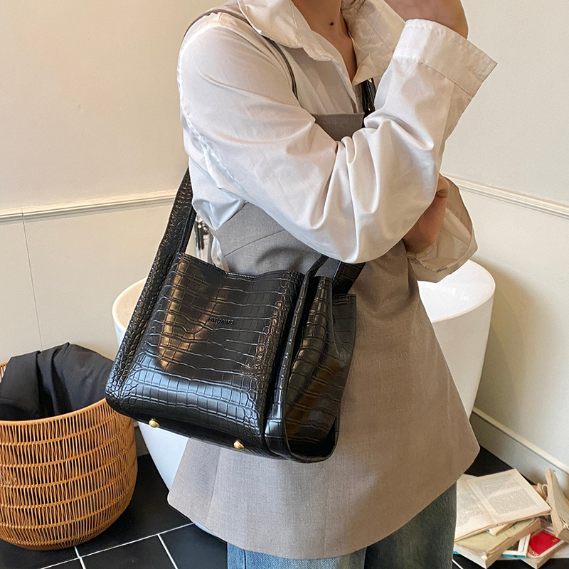 Korean style soft leather hand-held vegetable basket bucket bag for women 2025 new high appearance level niche single-shoulder crossbody bag Application Scenario