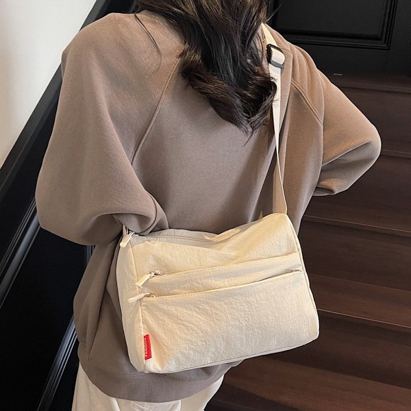 Trendy ladies' single-shoulder bag, casual shopping crossbody bag, lightweight water-resistant nylon fabric bag, simple and versatile small square bag Application Scenario