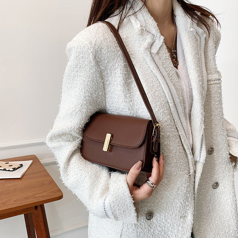 The 2021 new trendy and retro crossbody bag for women, a casual and fashionable new simple single-shoulder bag Application Scenario