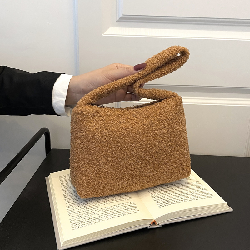 The plush autumn and winter new small square bag 2021 new solid color Korean-style fashionable single-shoulder bag sweet and simple commuter women's bag full figure