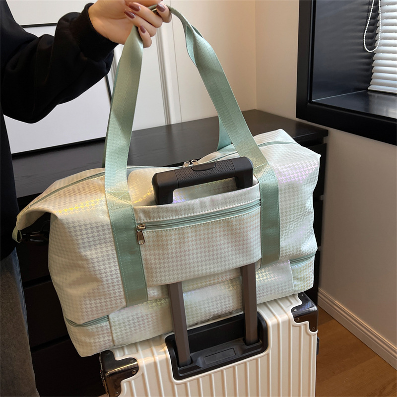 Cross-border fashionable and colorful sports and fitness bag with dry and wet separation, large-capacity luggage storage bag that can be worn over a travel bag with a pull handle Application Scenario