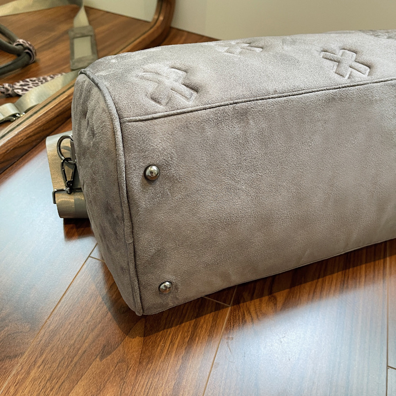 New large-capacity pu soft leather embossed fashionable hand-held luggage bag, Korean-style sports and fitness bag, single-shoulder bag Application Scenario