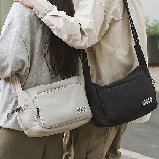 2025 New nylon fabric single-shoulder crossbody bag for men, large capacity, waterproof and wear-resistant, wide shoulder strap front bag for women, postman's trendy bag details Picture