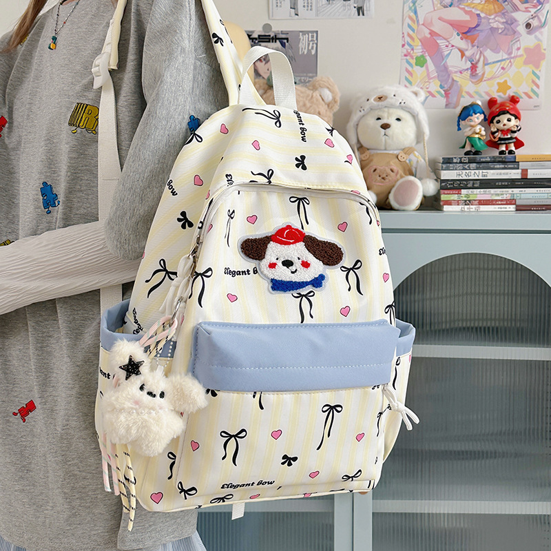 New cartoon and cute backpack on Instagram for girls, junior high school and college students, large-capacity schoolbag for primary school students, and high appearance level Application Scenario