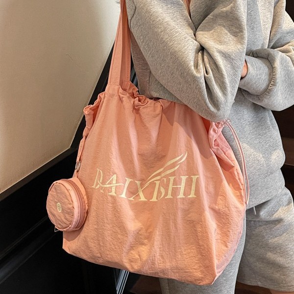 A laid-back summer large-capacity commuter high-end tote bag for women 2025, a new mother-and-child single-shoulder handbag details Picture