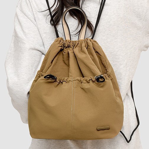Japanese and Korean ins drawstring backpacks, simple solid color, lightweight and large-capacity commuting backpacks, outdoor sports bags Application Scenario