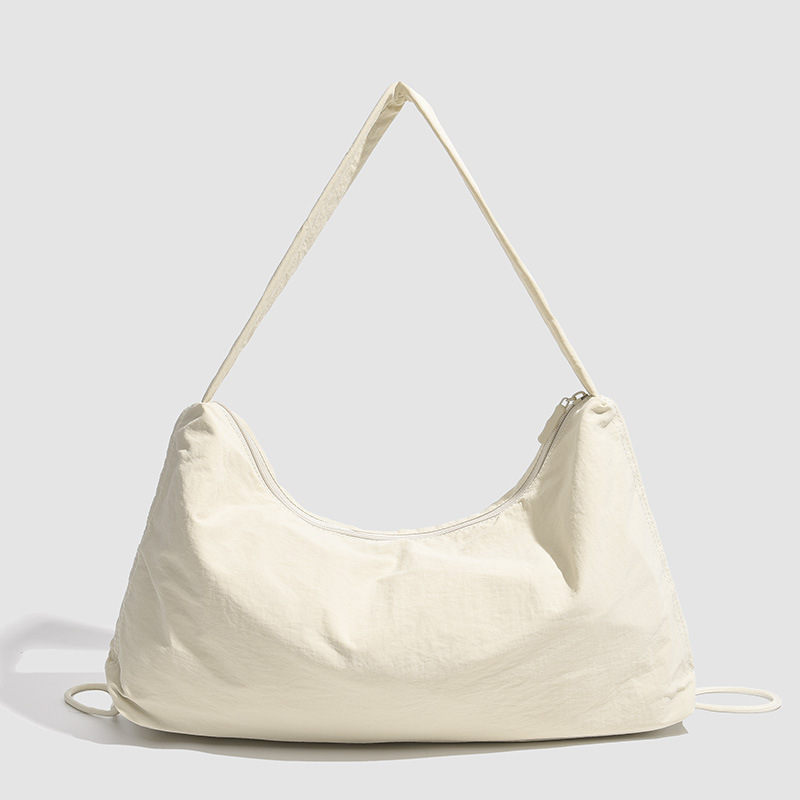 A new single-shoulder underarm bag with a laid-back style from Korean Instagram for the autumn and winter of 2024. It's a versatile commuting bag in solid colors Specification drawing