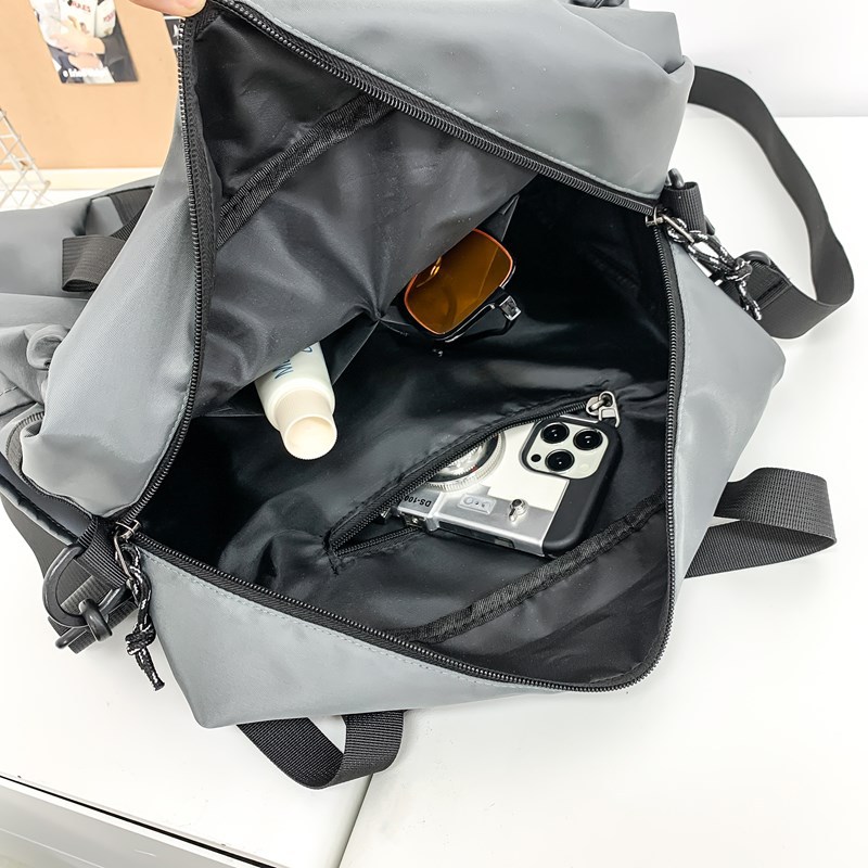 Short-distance travel bags, fashionable crossbody bags, men's outdoor sports trends, large-capacity tote bags, lightweight hand-held luggage bags Application Scenario