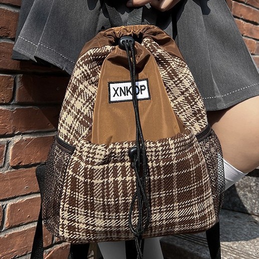 Fashionable checkered small backpack for women, color-blocking drawstring backpack, versatile travel bag for autumn and winter, casual and trendy color-blocking backpack Specification drawing