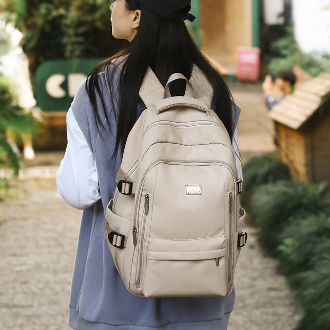 A lightweight and simple schoolbag for junior high school students, a versatile backpack for college students, and a large-capacity, lighter-load backpack for high school students full figure