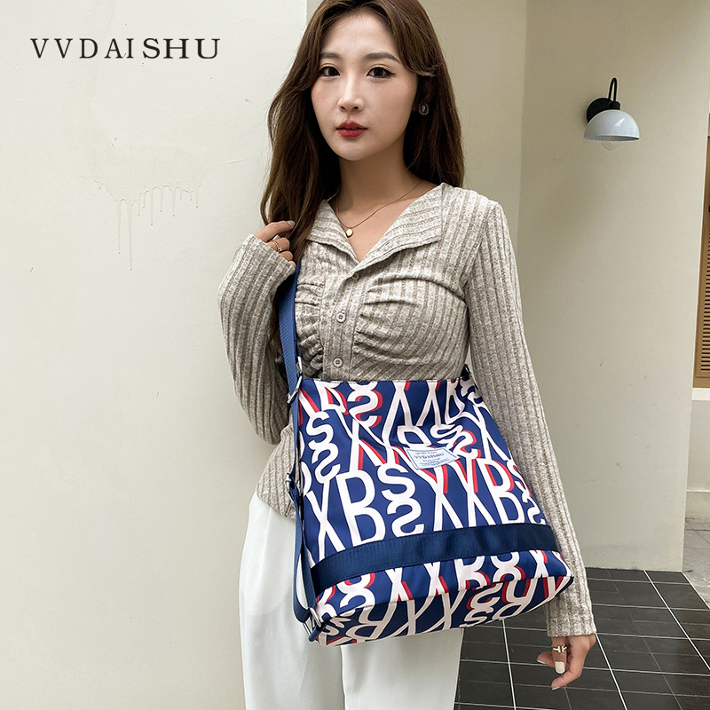 The manufacturer customizes a large-capacity single-shoulder bag for women, a new Oxford fabric backpack, a versatile and multi-functional mom bag for commuting Item Picture