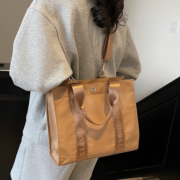 Casual large-capacity tote bag 2025 Spring New Style fashionable, simple and versatile handbag, women's nylon crossbody bag full figure