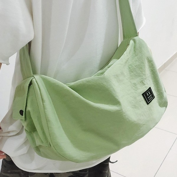 Sports and fitness bags, short-distance lightweight travel bags, large-capacity women's crossbody bags, travel storage bags, men's trendy single-shoulder bags Specification drawing
