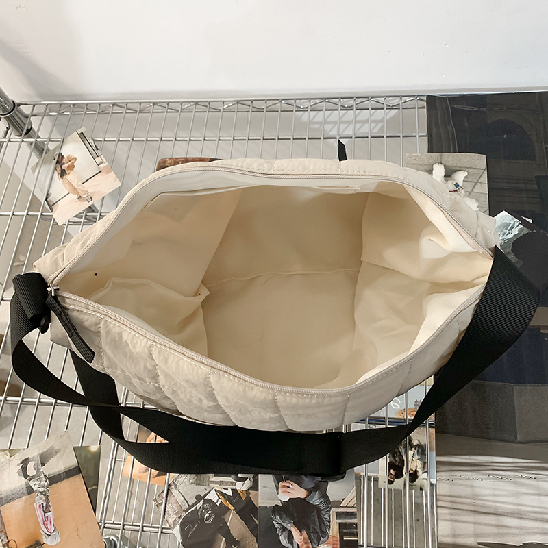 Autumn and winter new couple cotton-padded jackets, bags, women's large-capacity tote bag, versatile commuting single-shoulder bag, men's trendy crossbody bag Application Scenario