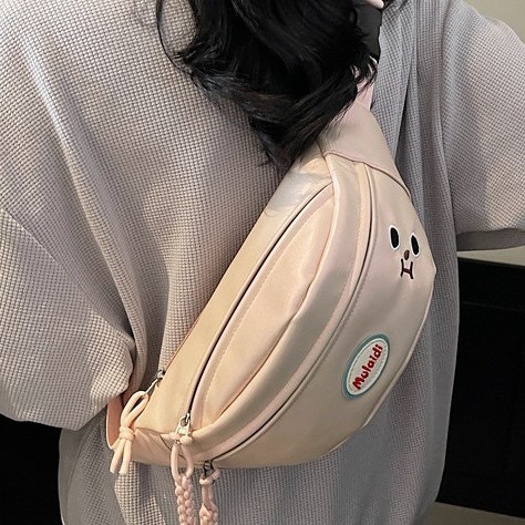 2025 New girlish crossbody croissant bag, mini dumpling bag, high appearance level and design sense chest bag Specification drawing