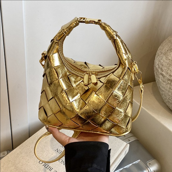 2025 New fashion woven handbag, casual and versatile women's bag, simple diamond-shaped single-shoulder bag, trendy crossbody bag full figure