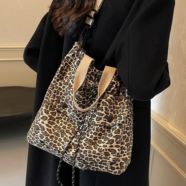 Cross-border leopard print canvas bag 2024 Autumn/Winter new Tote bag, high-end and large-capacity casual women's crossbody bag full figure