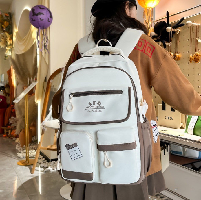 Korean schoolbag: Cute backpack for female junior and senior high school students, simple and lightweight backpack for primary school students from grades three to six full figure