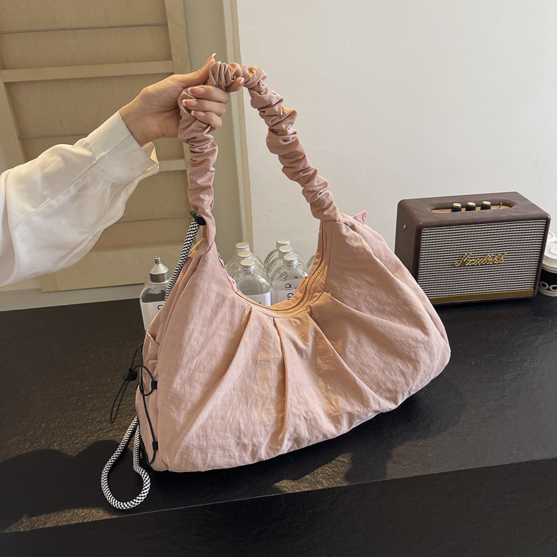 Large-capacity, fashionable and lightweight single-shoulder bag, a small fitness bag for casual outings, and a lightweight yoga training bag for women full figure