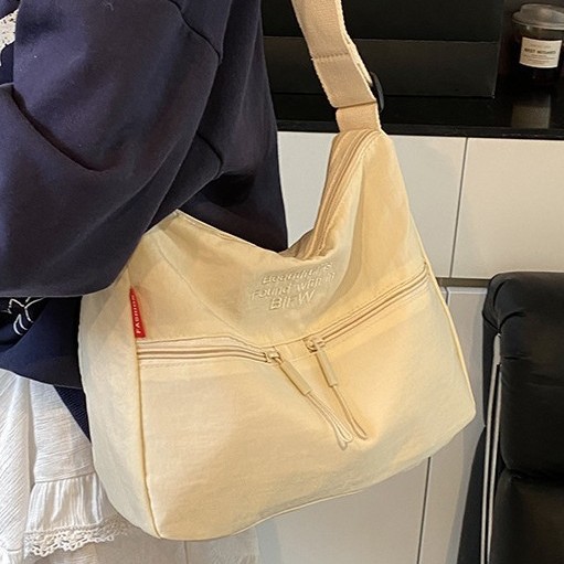 A new cross-border Japanese-style casual nylon fabric crossbody bag, a simple and lightweight single-shoulder bag for women, and a versatile tote bag for commuting full figure