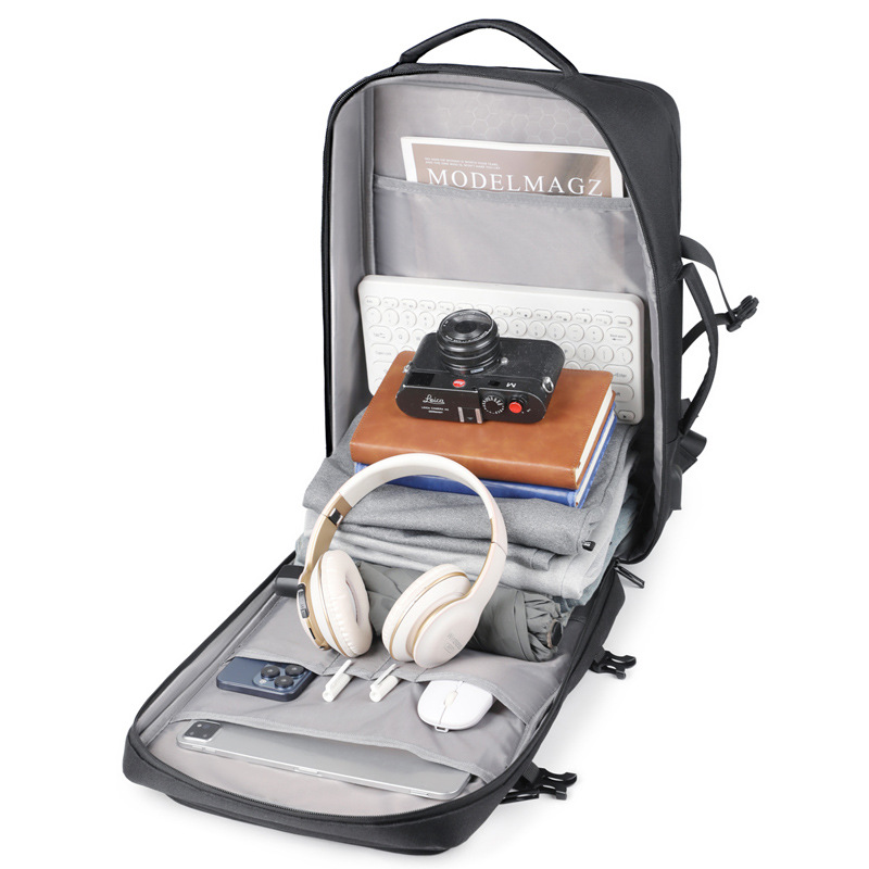 Casual commuting large-capacity backpack, business trip backpack, high-end men's water-resistant bag, business computer bag Application Scenario