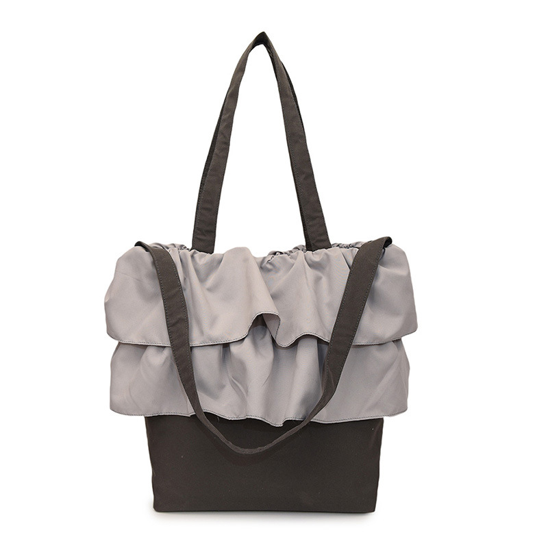 This is a new Instagram bag with a girlish style that can be both sweet and salty. It is a cute, large-capacity single-shoulder bag with ruffles on both sides Item Picture