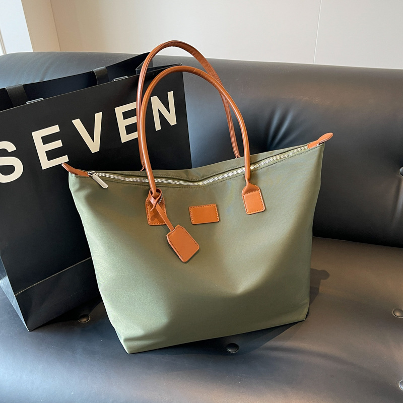 Wholesale of cross-border foreign trade handbags for women, 2025 new style casual and fashionable fitness bags, short-distance business trip lightweight storage bags full figure