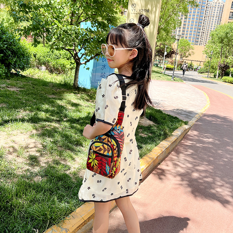 In the autumn of 2023, new fashionable and trendy small bags, camouflage leaf casual children's chest bags, crossbody bags and personalized bags will be launched details Picture