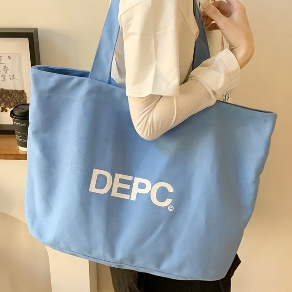 Large-capacity canvas bag for women, 2025 new style single-shoulder tote bag, class commuting tote bag, student tutorial bag Application Scenario