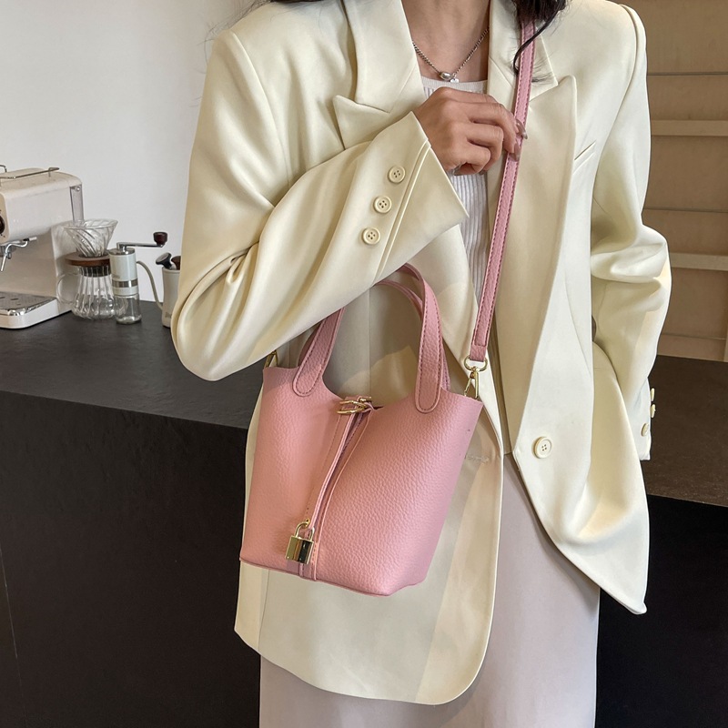 High-end texture lychee pattern basket bag for women, 2024 new versatile commuter mother-and-child bag, fashionable single-shoulder crossbody bag Application Scenario