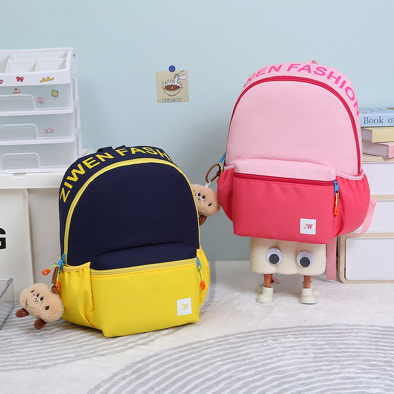 Cute backpacks for children with high appearance standards, large-capacity backpacks for primary school students, and Korean-style color-blocking schoolbags for grades one and two full figure