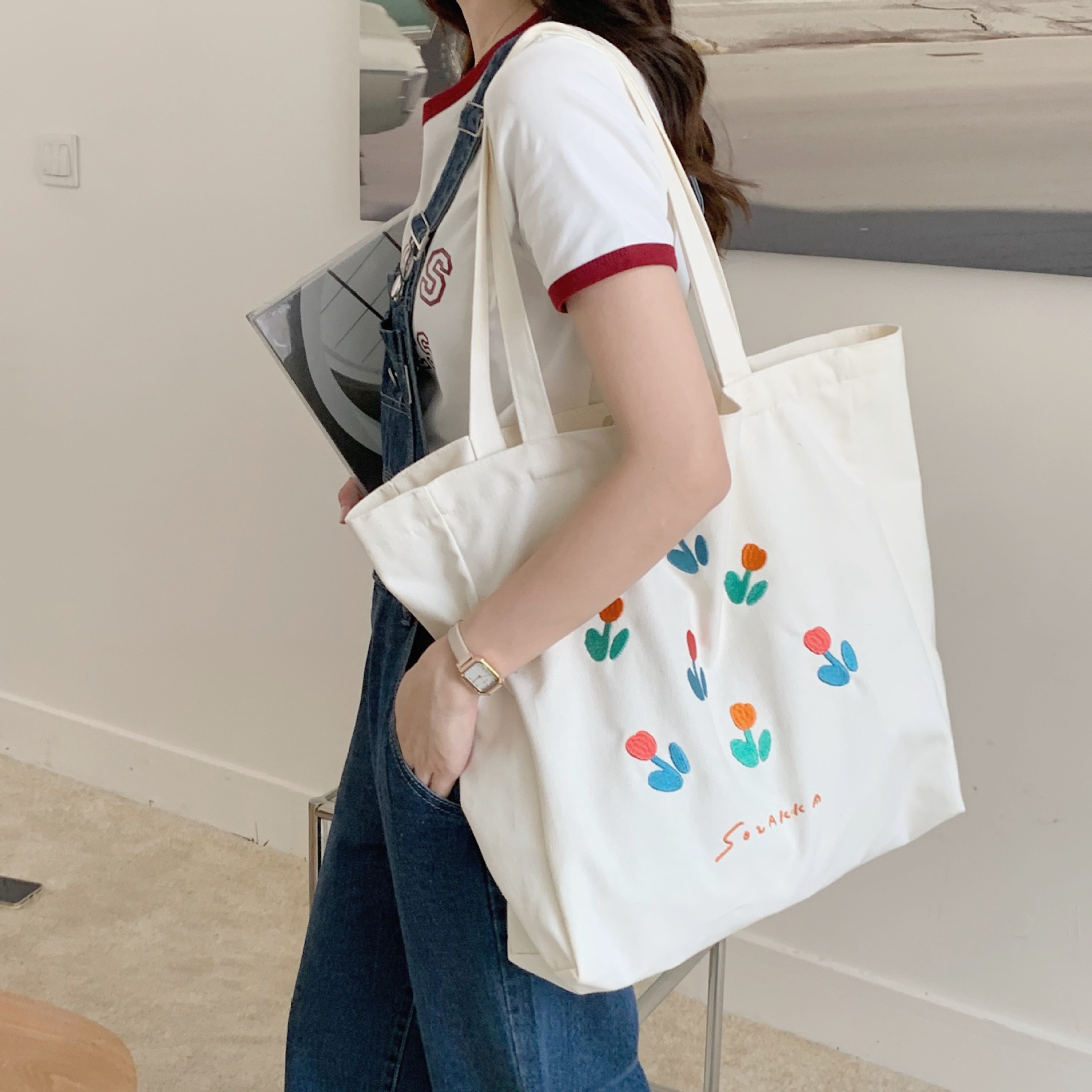 2581 Cute color-blocked tulip single-shoulder canvas bag, simple and fresh student tote bag for class Application Scenario